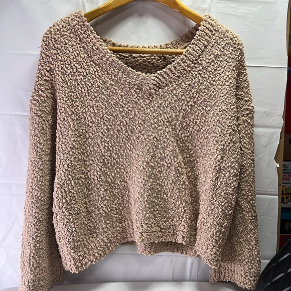 NEW Red LIP Graphic Popcorn Small POL Sweater - Picture 3 of 13